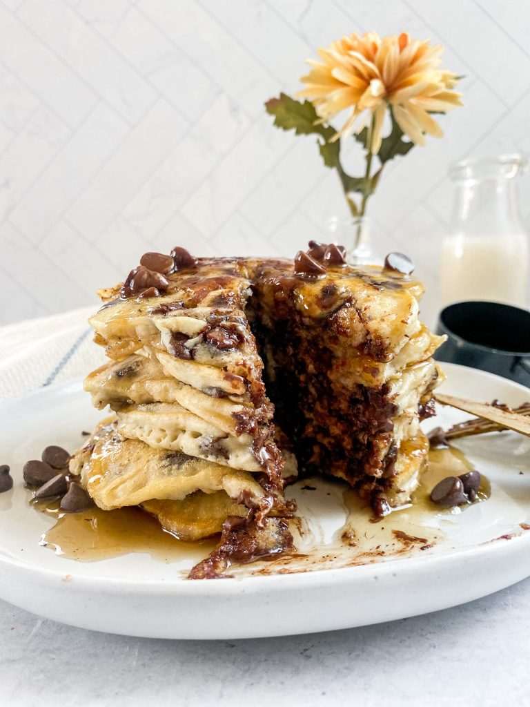 Fluffy-vegan-chocolate-chip-pancakes