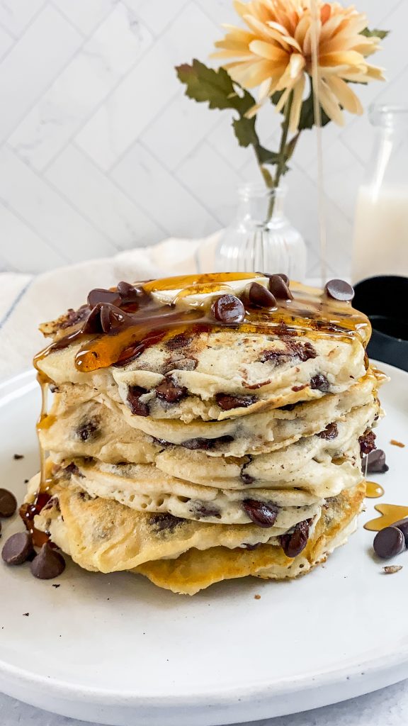 Fluffy-vegan-chocolate-chip-pancakes