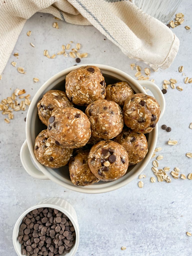 Oatmeal-Cookie-Energy-Balls
