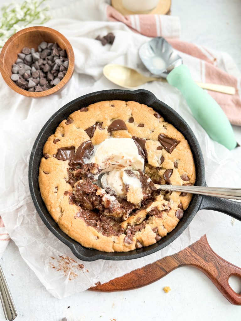 Brown-Butter-Chocolate Chip-Cookie-Skillet