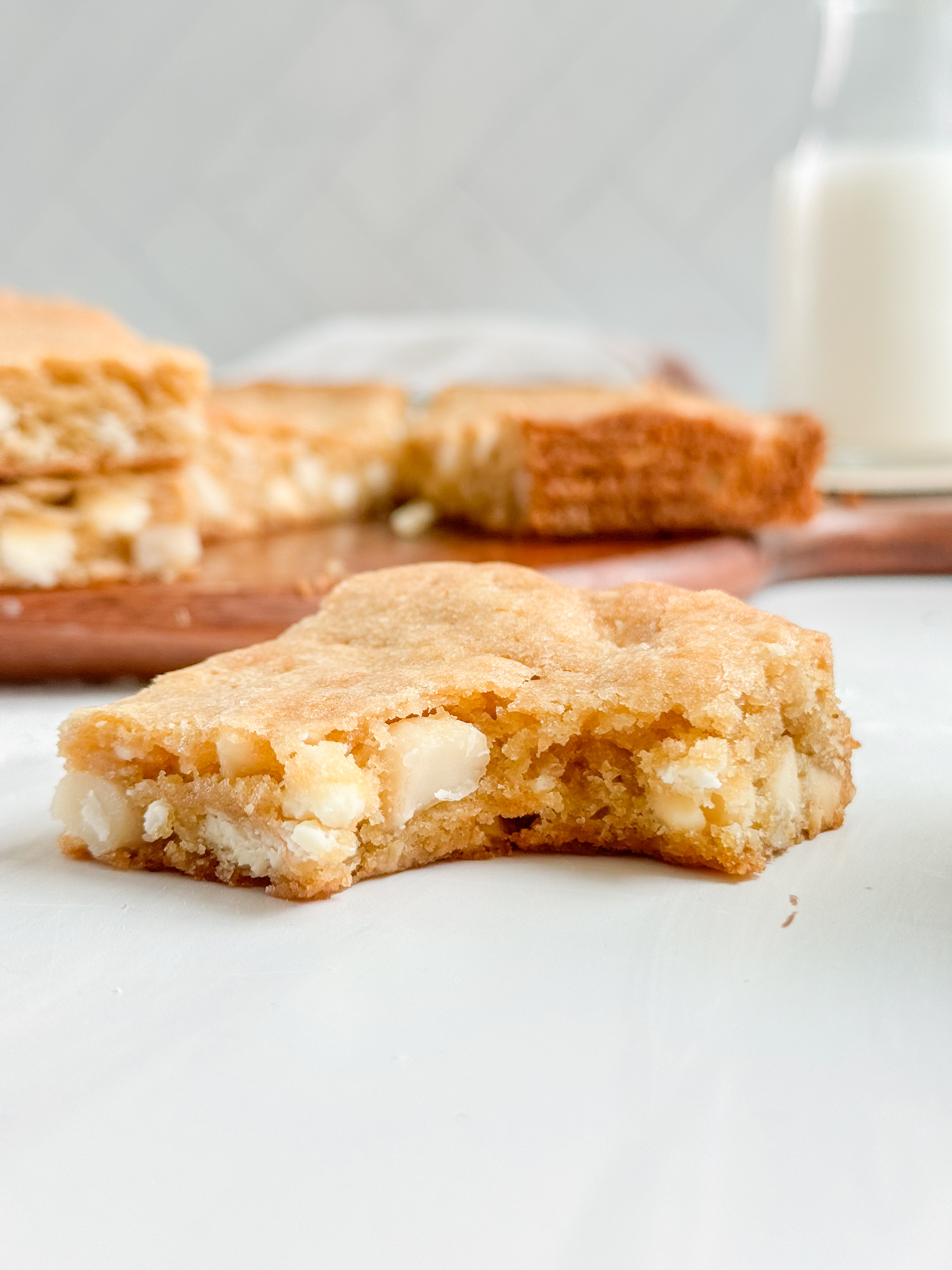 White-Chocolate-Macadamia-Nut-Blondies