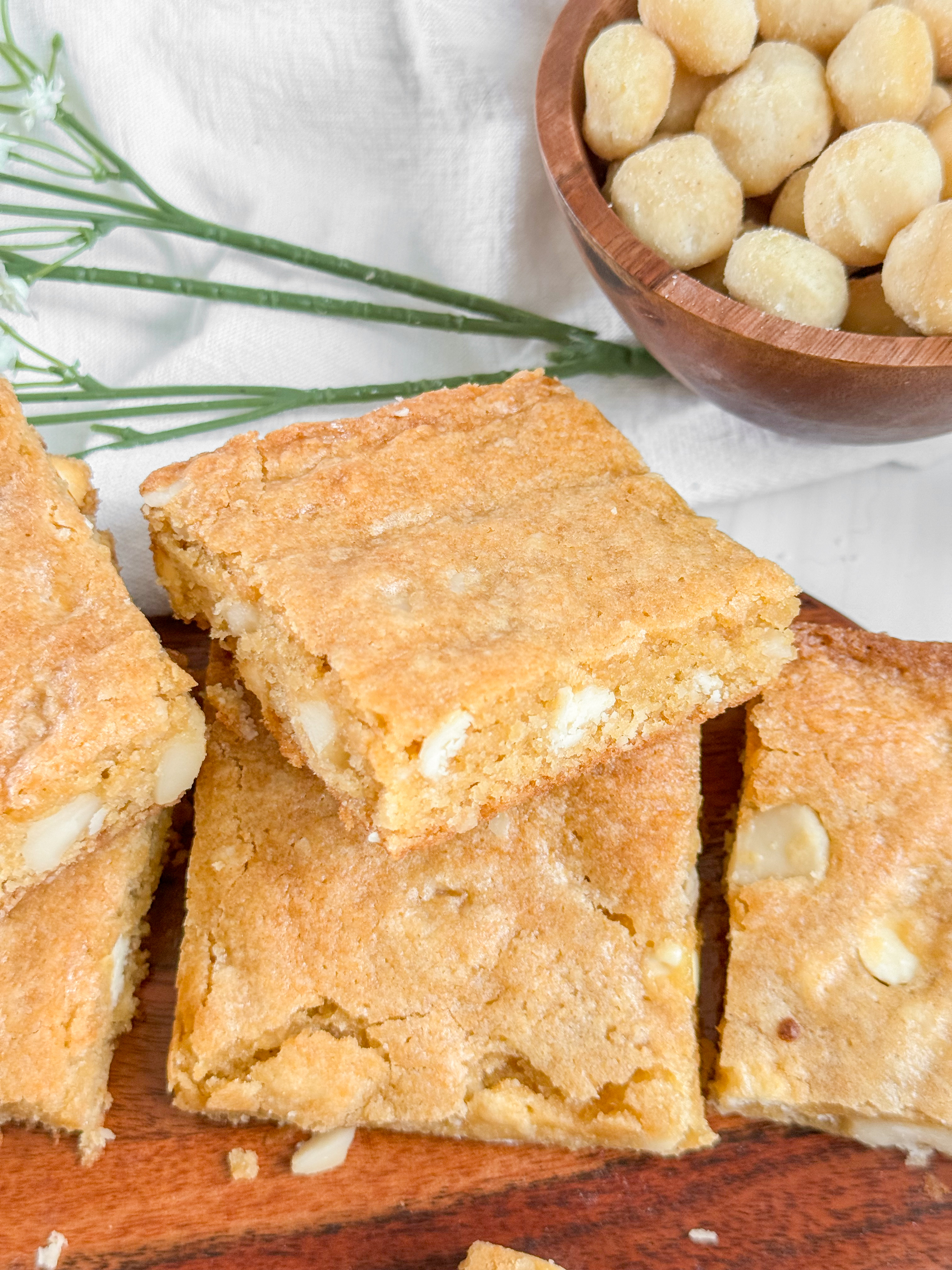 White-Chocolate-Macadamia-Nut-Blondies