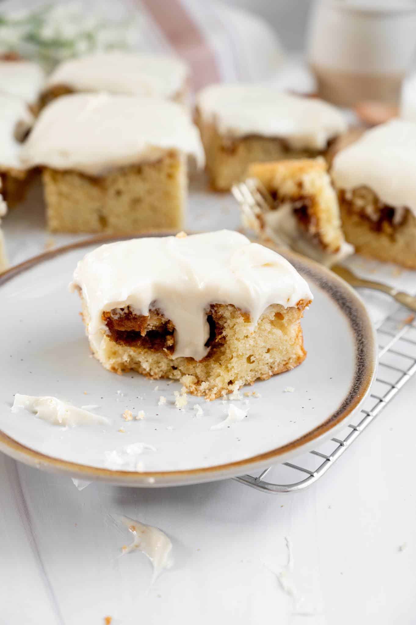 Cinnamon-Roll-Cake