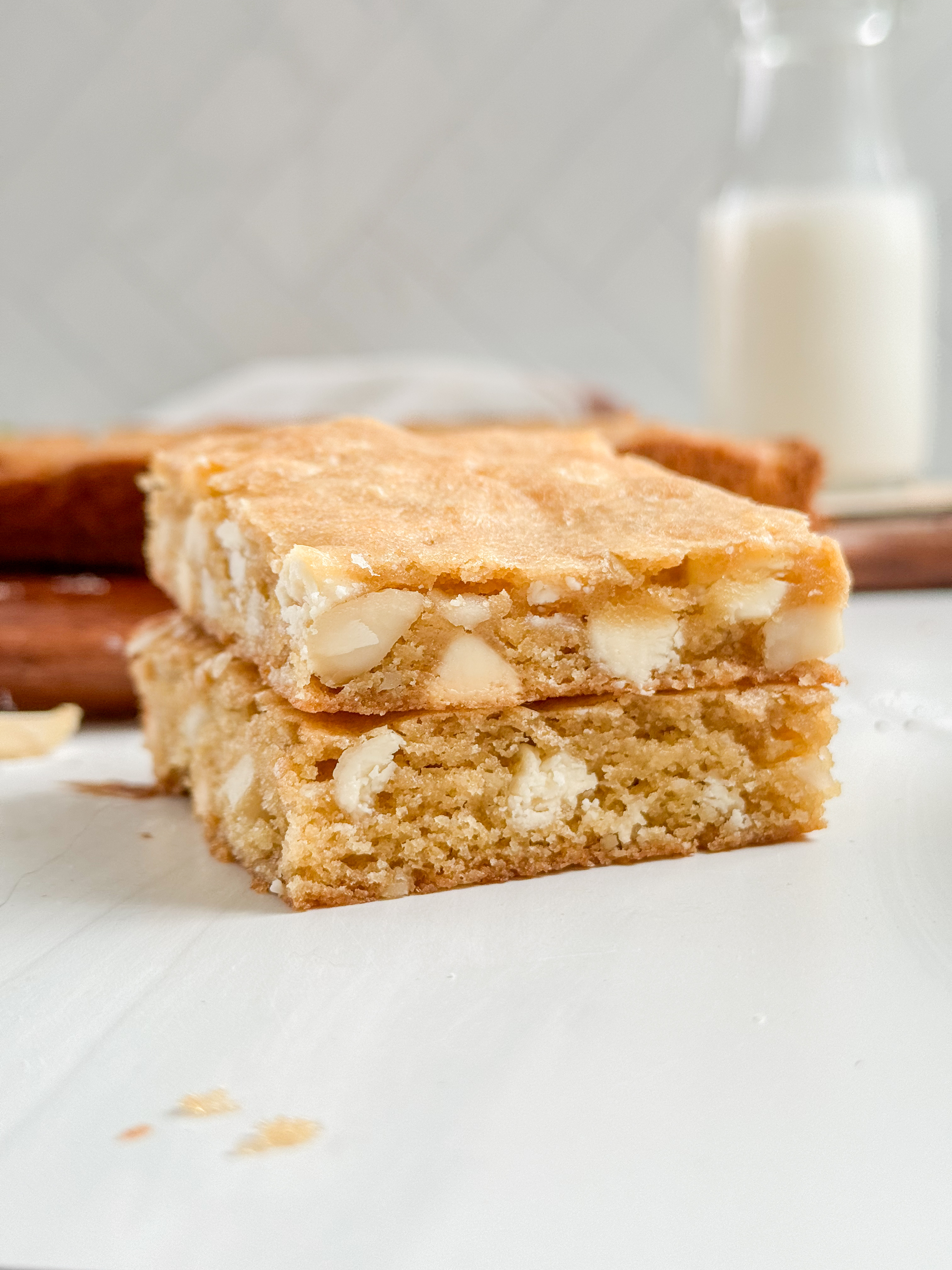 White-Chocolate-Macadamia-Nut-Blondies