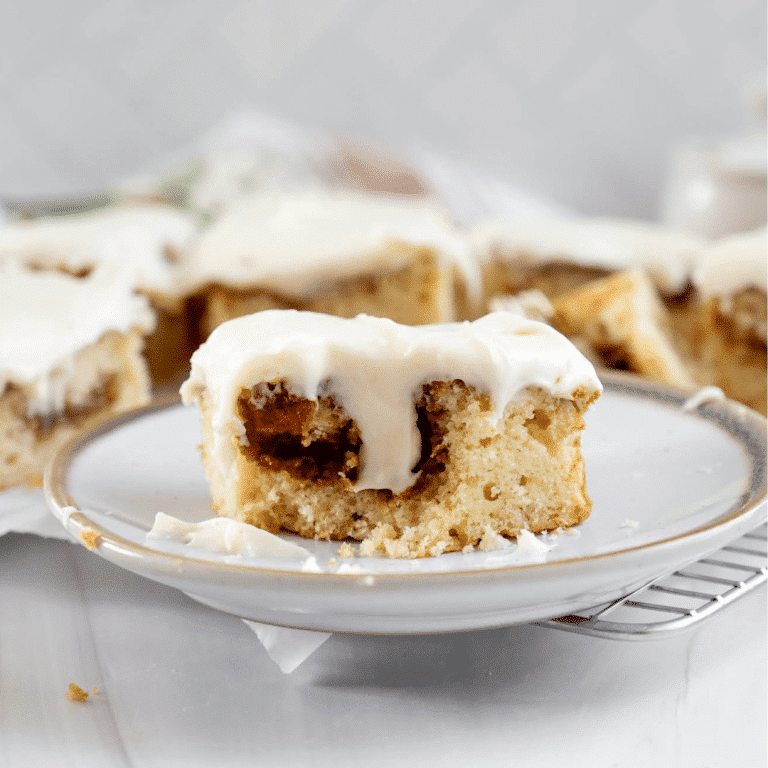 Cinnamon-Roll-Cake