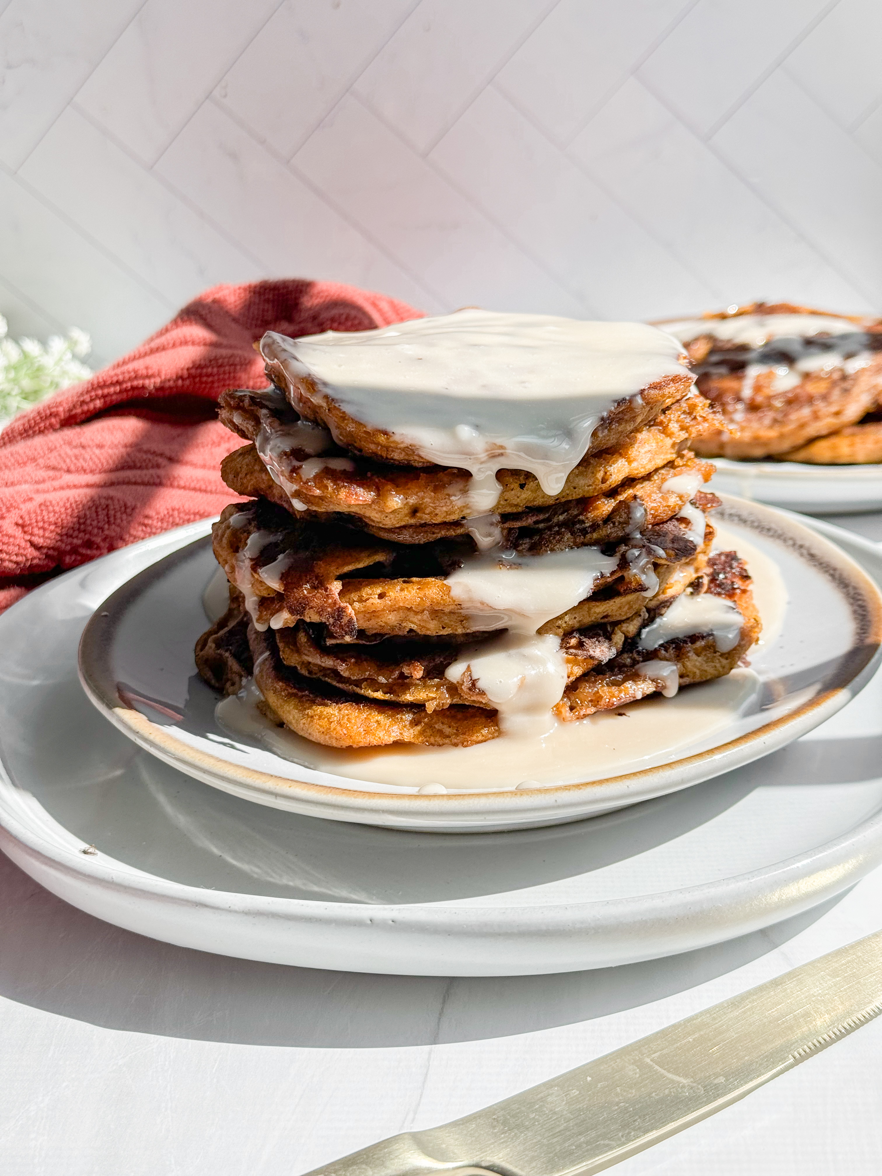 pumpkin-cinnamon-roll-pancakes