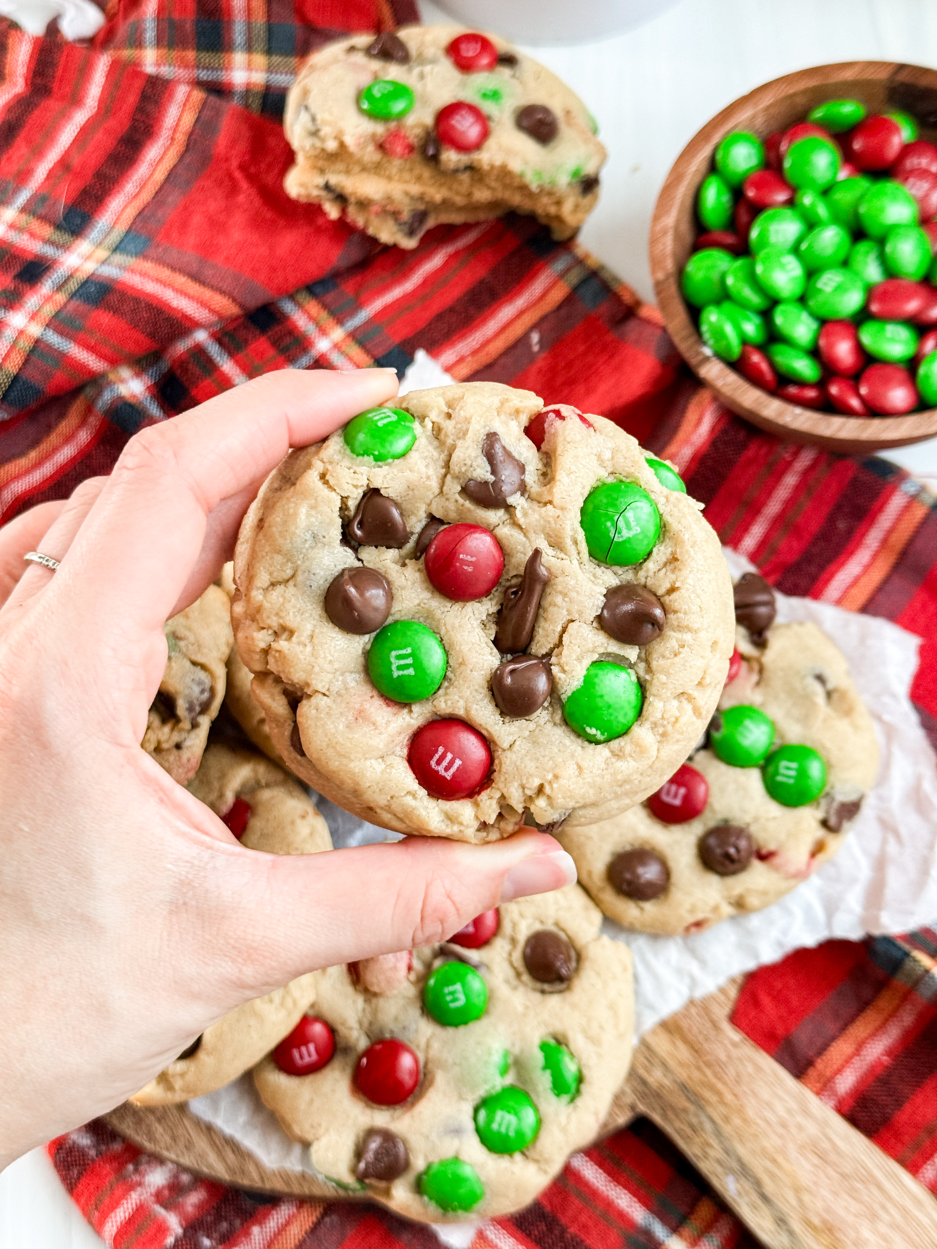 Christmas-Peanut-Butter-M&M-Cookies