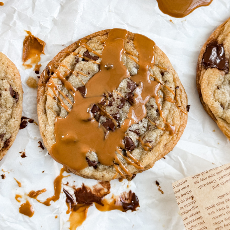 Biscoff-Stuffed-chocolate-chip-cookie