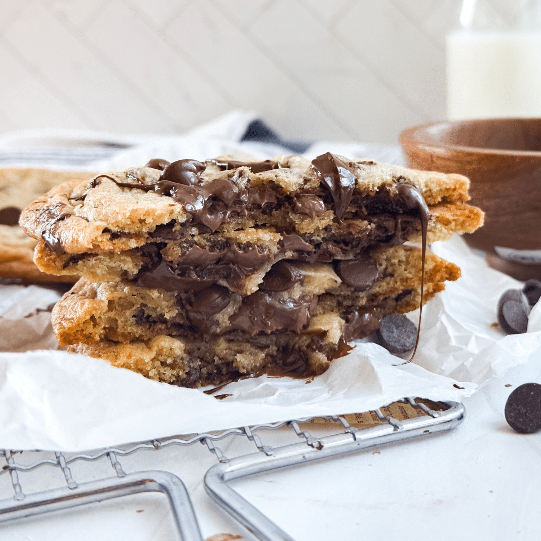 Nutella-stuffed-chocolate-chip-cookies