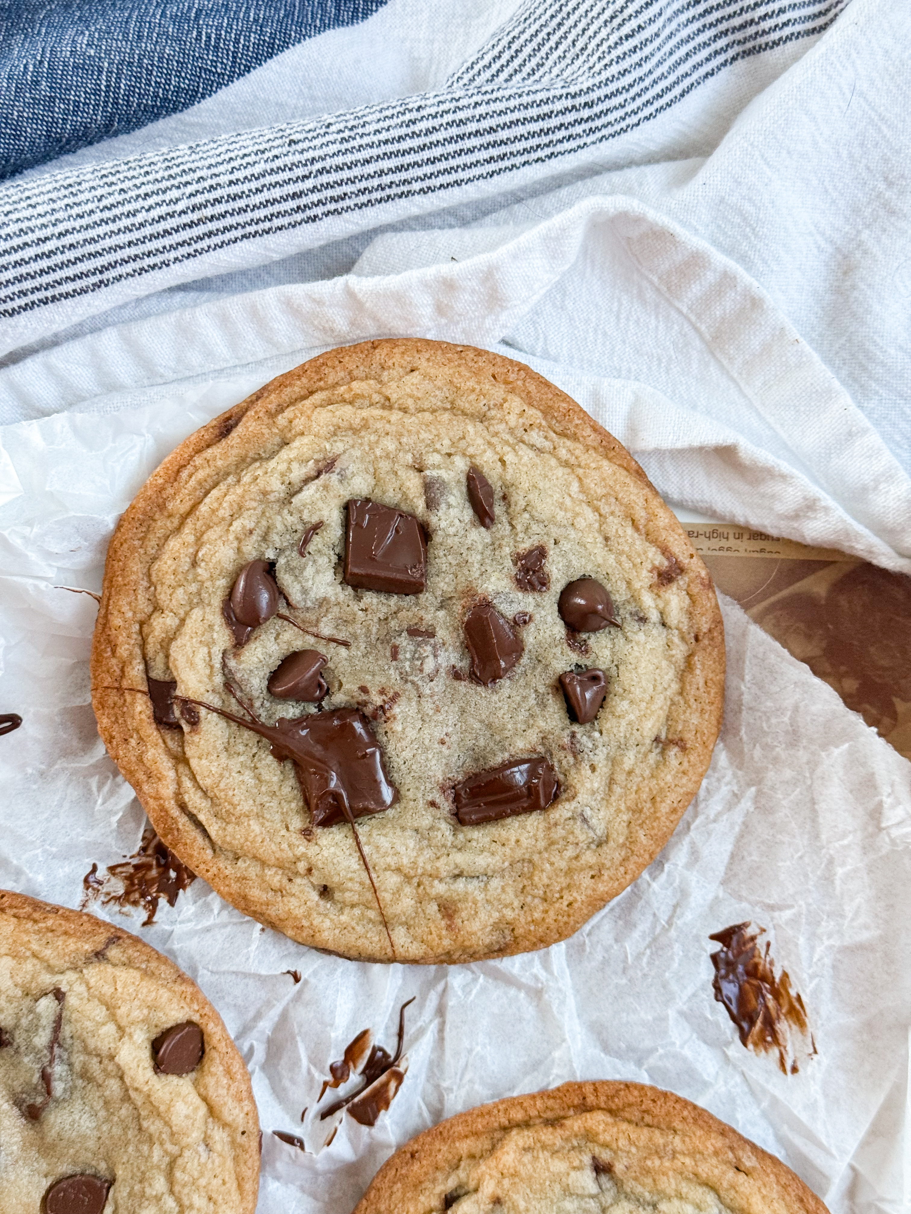 Nutella-stuffed-chocolate-chip-cookies