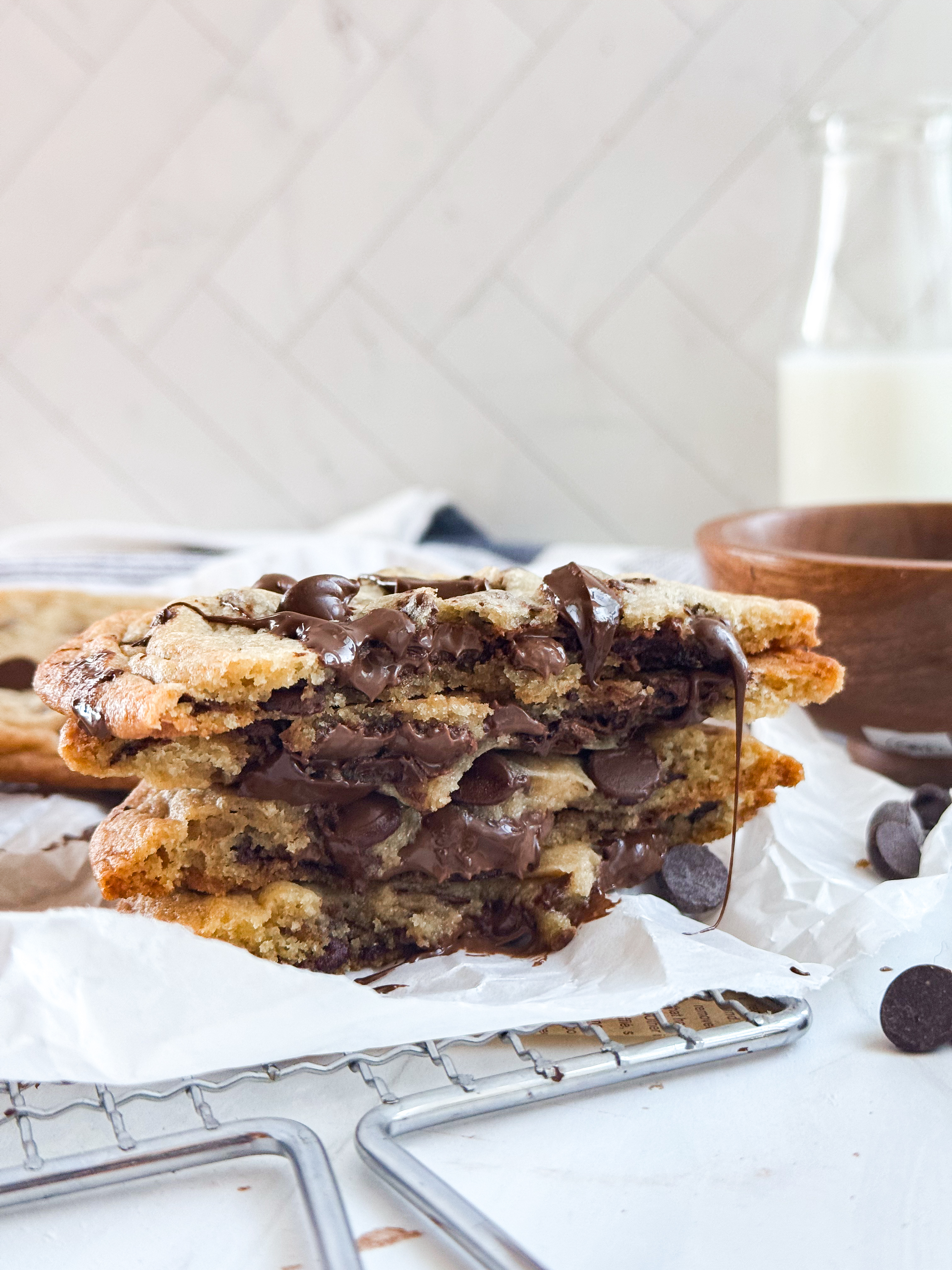 Nutella-stuffed-chocolate-chip-cookies