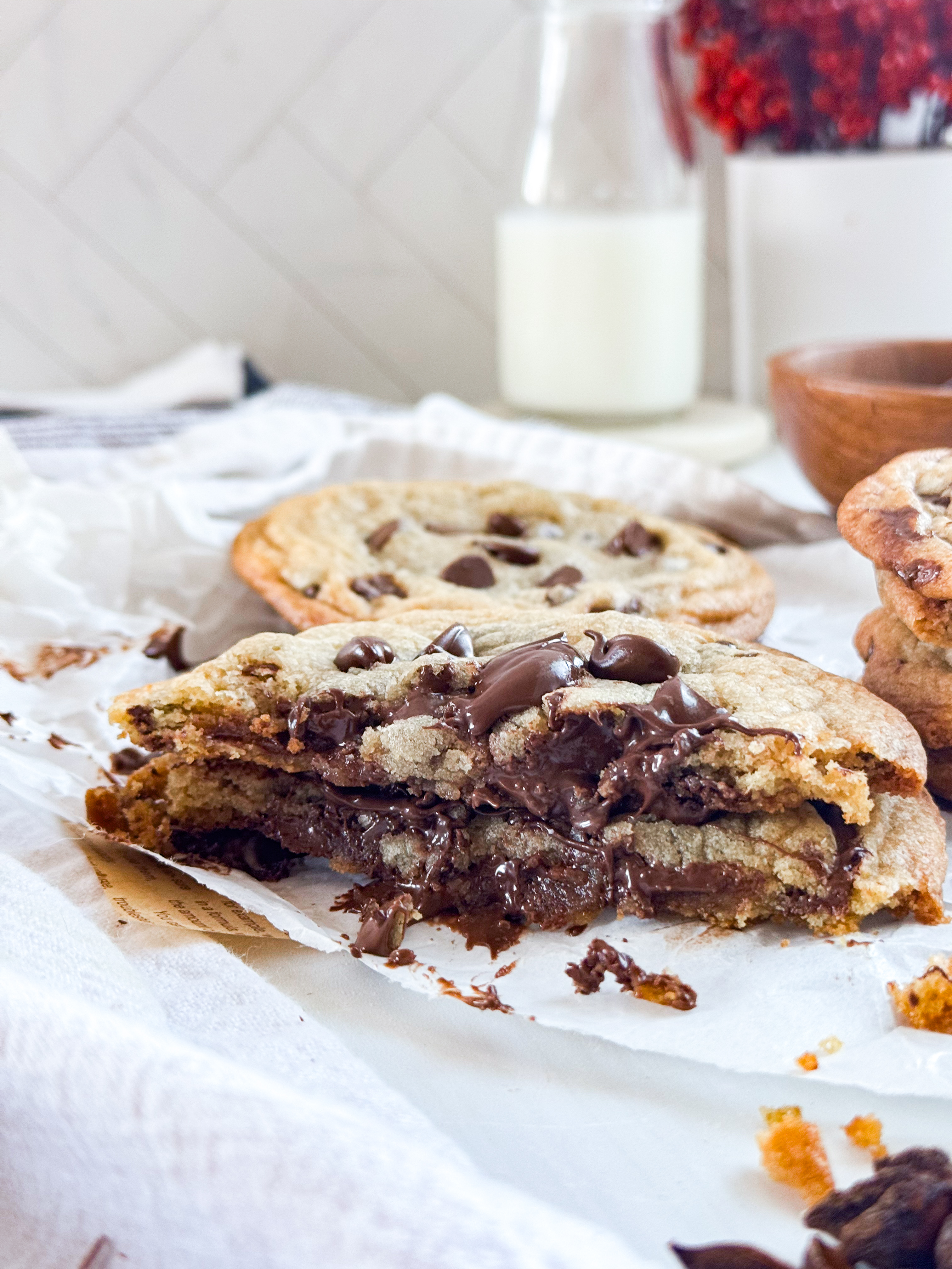 Nutella-stuffed-chocolate-chip-cookies